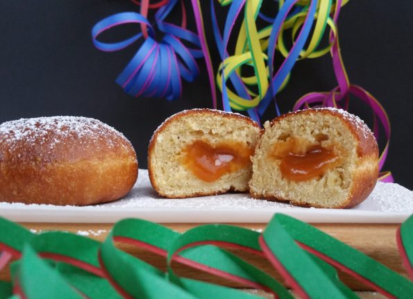 Faschingskrapfen: mit Marmelade gefüllte Krapfen - The Apricot Lady