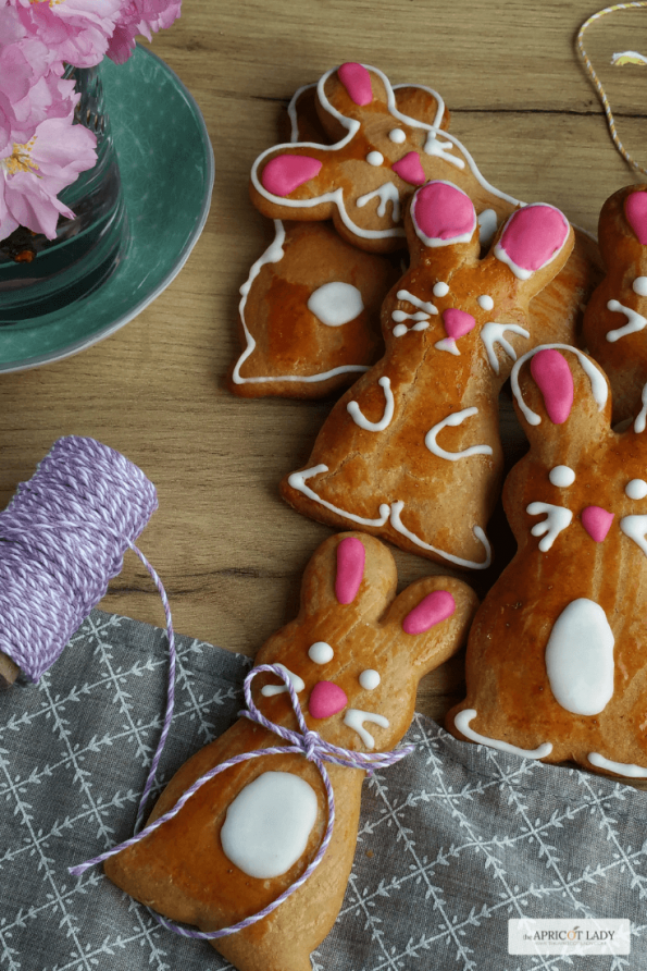 Backe dir zu Ostern eine süße Hasenbande und verschenke sie an Freunde & Familie! #backen #kekse #dekorieren #ostern #geschenke