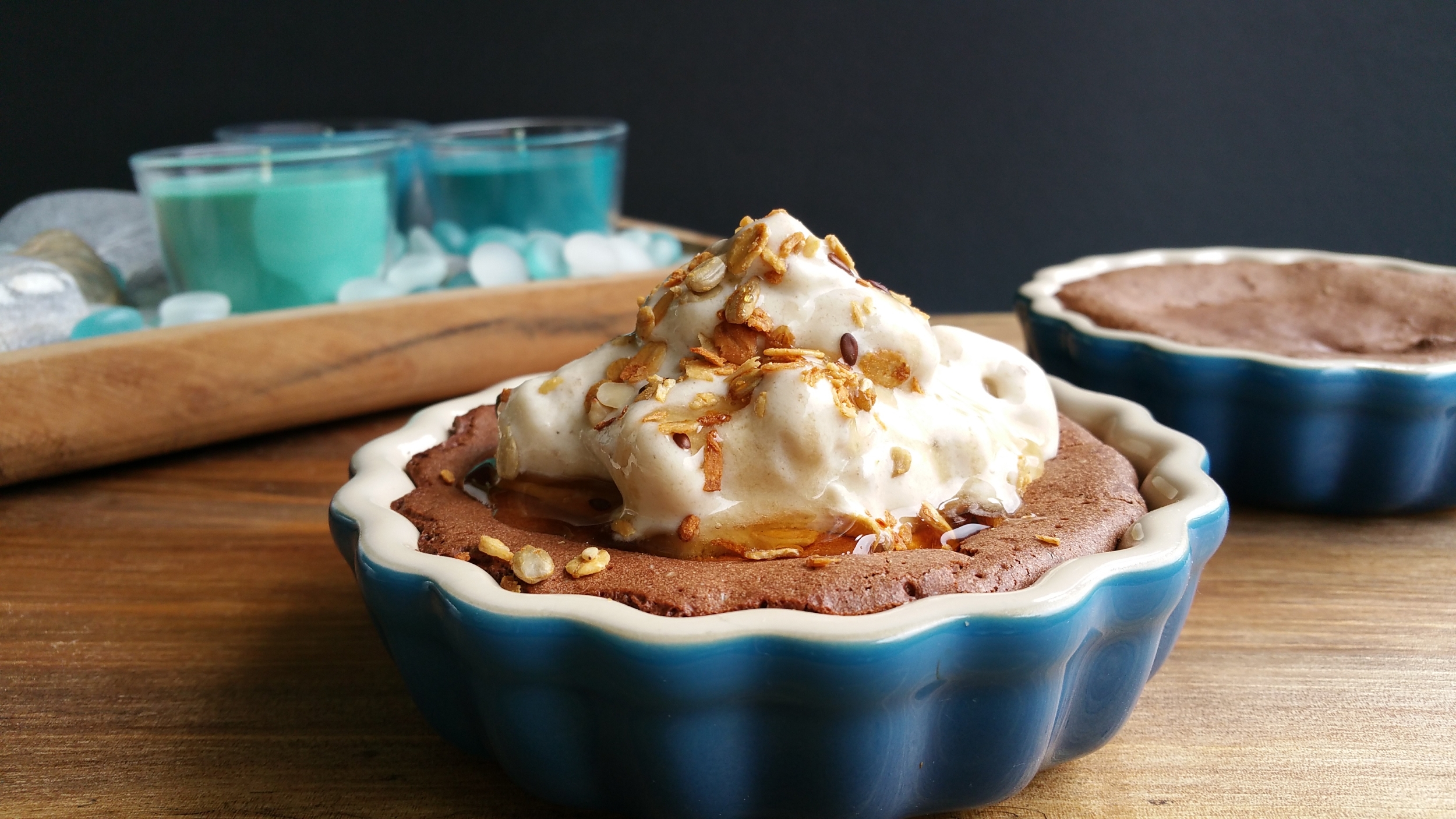 Schokoladadekuchen ohne Mehl und Bananen Nicecream