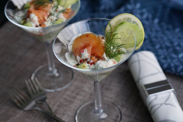 Salat mit Räucherlachs & Gurke