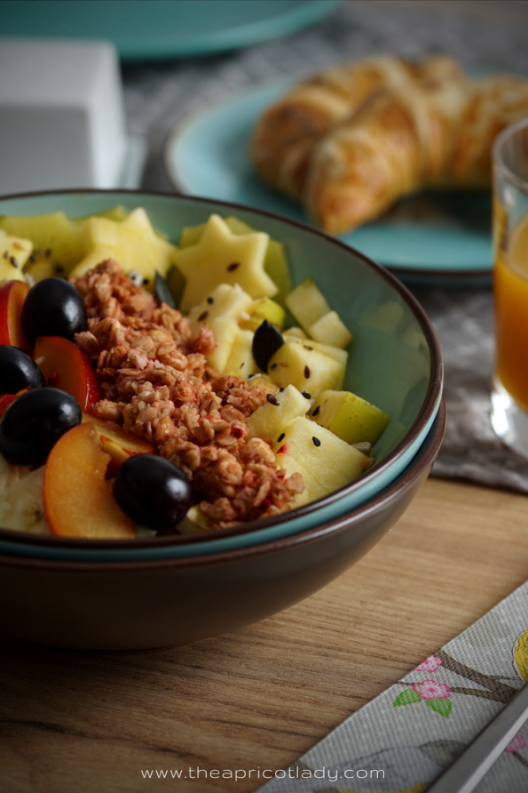 Obstsalat zum Frühstück oder als gesunder Bürosnack