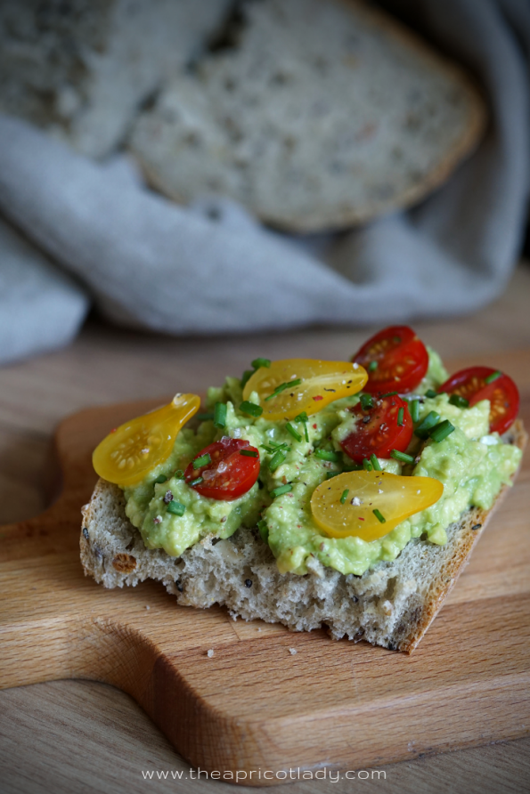 Brot mit Avocado & Tomate inkl. Tipps rund um die Avocadp #vegan #Avocado #toast #rezepte #tipps