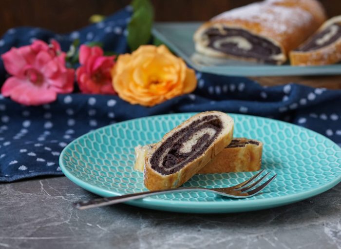 Mohnstrudel - klassisches Rezept wie es schon Oma machte #rezept #essen #backen #süss #mohn