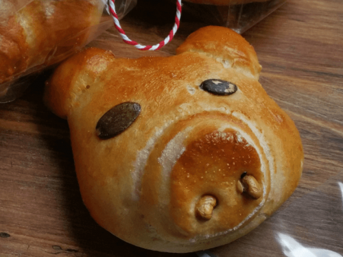 Silvester-Schweinchen einfach selbst machen. Glücksbringer aus der eingenen Küche #silvester #glück #geschenk #schweinchen #backen