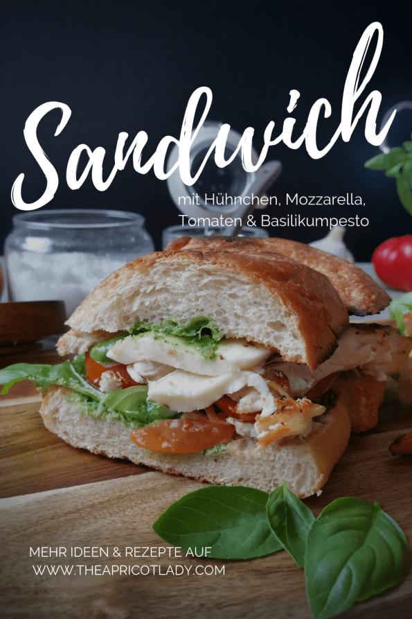 Sandwich mit gegrilltem Hühnchen, Mozzarella, Tomaten & Basilikumpesto