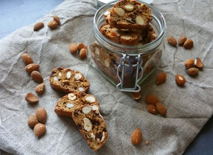 Cantuccini mit Mandeln und Schokolade - The Apricot Lady