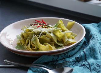 Tagliatelle mit Zitronen-Basilikum-Sauce