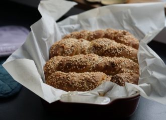 Dinkelbrot mit Karotten & Sonnenblumenkernen