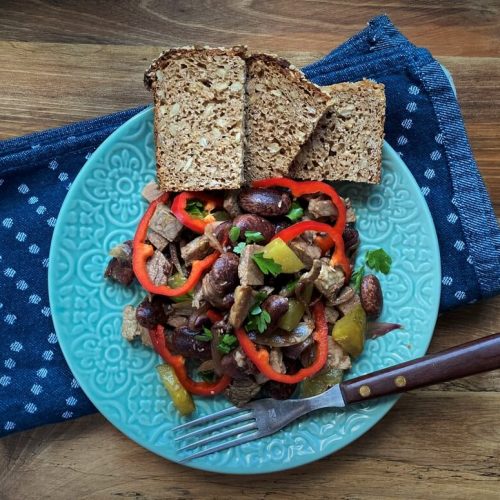 Rindfleischsalat mit Käferbohnen und karamellisierten Balsamico-Zwiebel