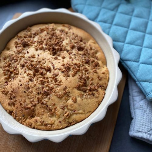 Einfacher Apfelkuchen frisch aus dem Ofen